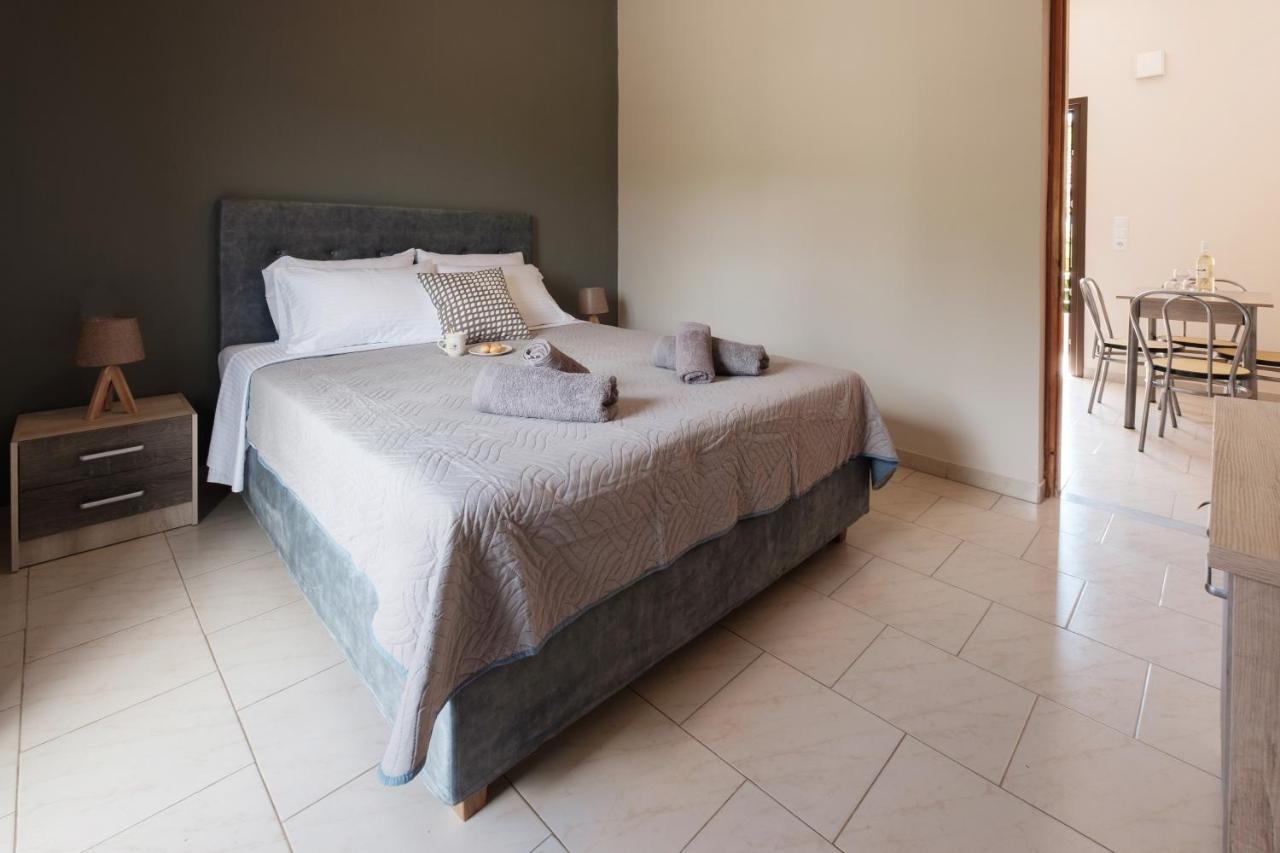 Mouzakitis 3 Apartment *