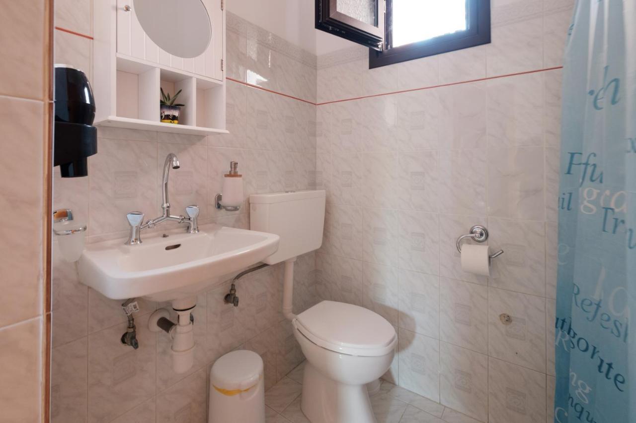 Mouzakitis 3 Apartment